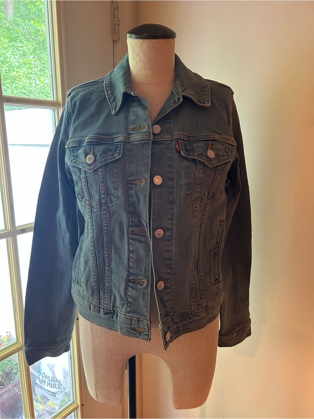 Levi's medium women’s Blue Denim Trucker Jacket
